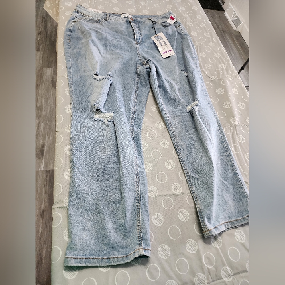 NWT Distressed Vanilla Star Mom Jeans size 16W
